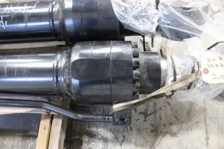 Complete Cylinder Arrangement With Tube And Rod Assemblies image 3