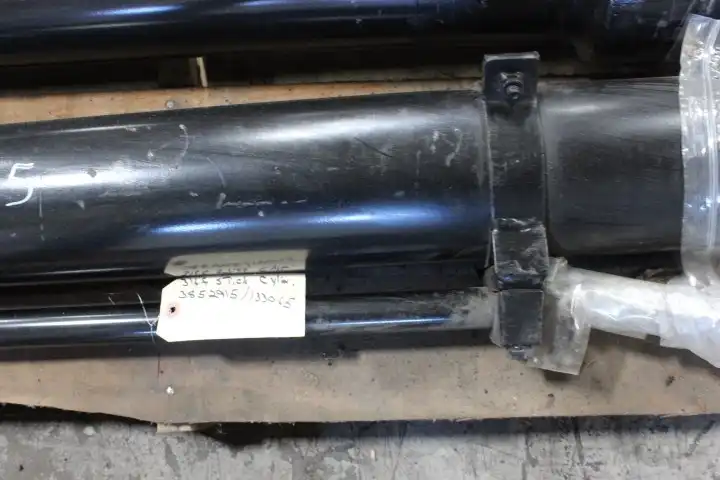 Complete Cylinder Arrangement With Tube And Rod Assemblies image 4