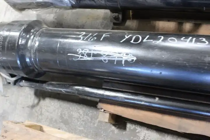 Complete Cylinder Arrangement With Tube And Rod Assemblies image 5