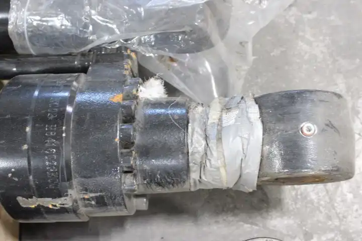Complete Cylinder Arrangement With Tube And Rod Assemblies image 8