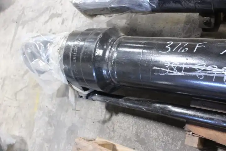 Complete Cylinder Arrangement With Tube And Rod Assemblies image 9