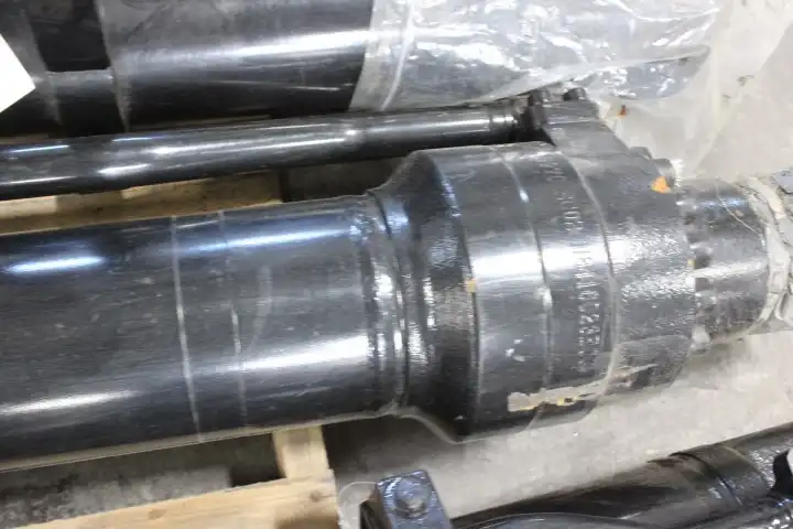 Complete Cylinder Arrangement With Tube And Rod Assemblies image 10