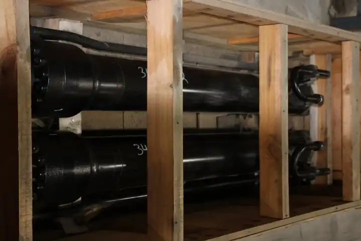 Hydraulic Cylinder Arrangement With Tube And Rod Assemblies image 3