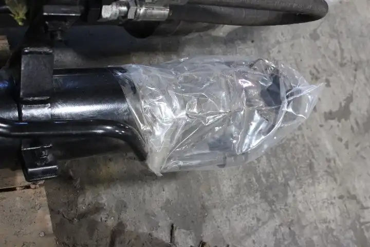 Boom Cylinder image 4