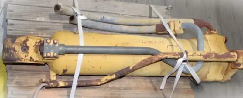 Complete Cylinder Arrangement With Tube And Rod Assemblies image 3