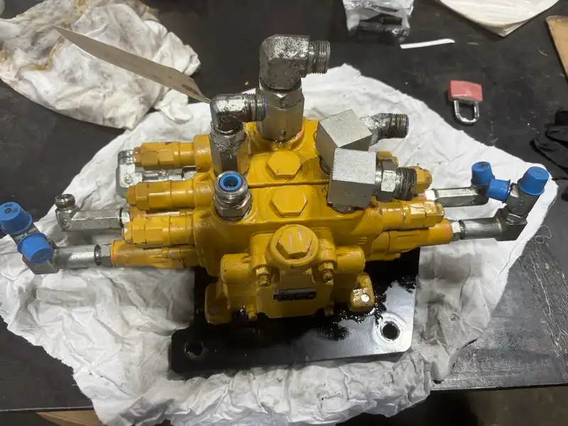 Hydraulic Control Valve Bank 3 image 2