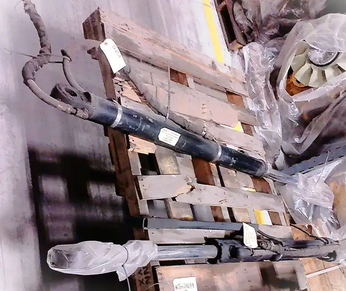 Complete Tilt Cyl Arrangement With Tube And Rod Assemblies image 3