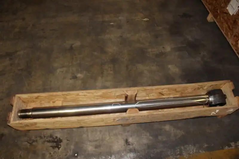Hydraulic Rod With Eye Bearing image 3