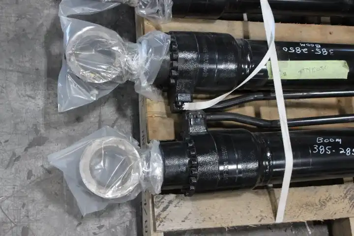 Complete Cylinder Arrangement With Tube And Rod Assemblies image 2