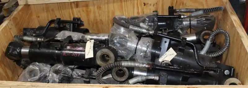 Hydraulic Cylinder With Eye Connection ON Both Ends 202MM image 2