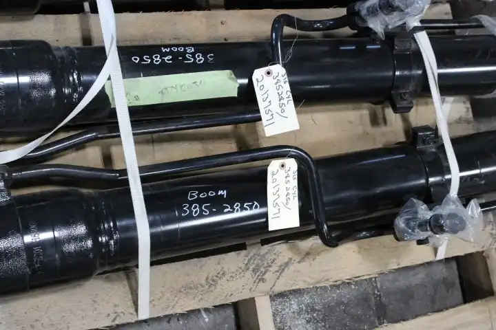 Complete Cylinder Arrangement With Tube And Rod Assemblies image 3