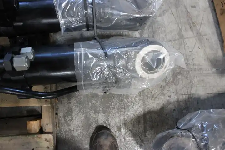 Complete Cylinder Arrangement With Tube And Rod Assemblies image 6