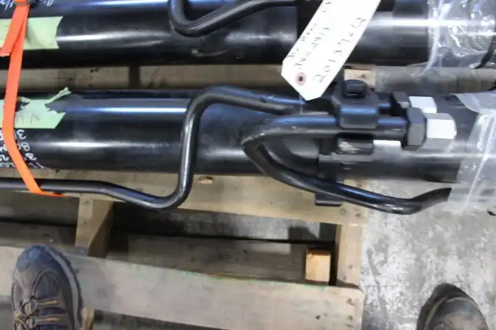 Complete Cylinder Arrangement With Tube And Rod Assemblies image 8