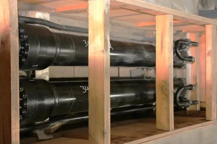 Hydraulic Cylinder Arrangement With Tube And Rod Assemblies image 2