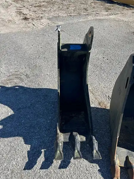 New Backhoe Bucket 12" HD Rock image 4