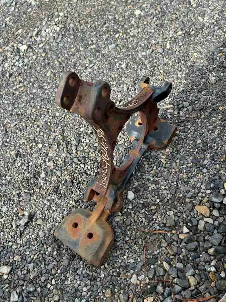 Bracket image 2