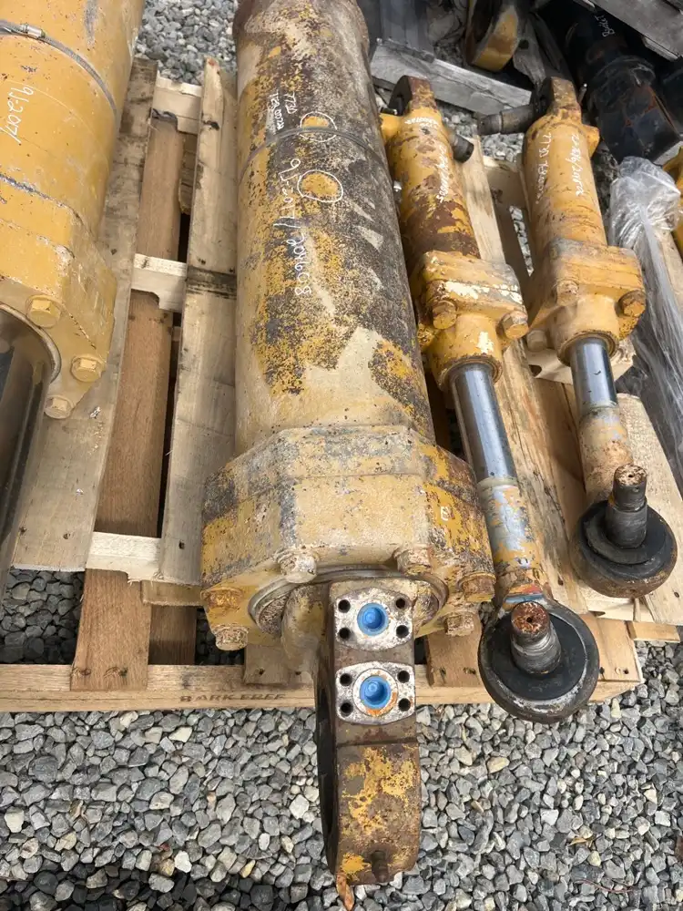 Cylinder G image 3