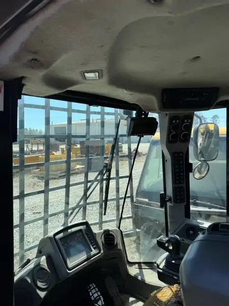 980K Cab image 4
