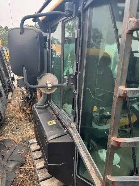980K Cab image 12