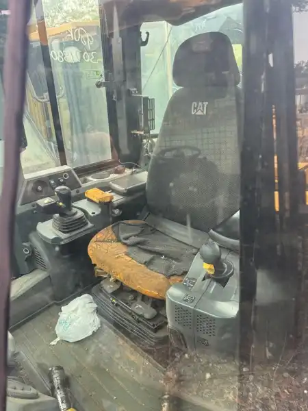 980K Cab image 14