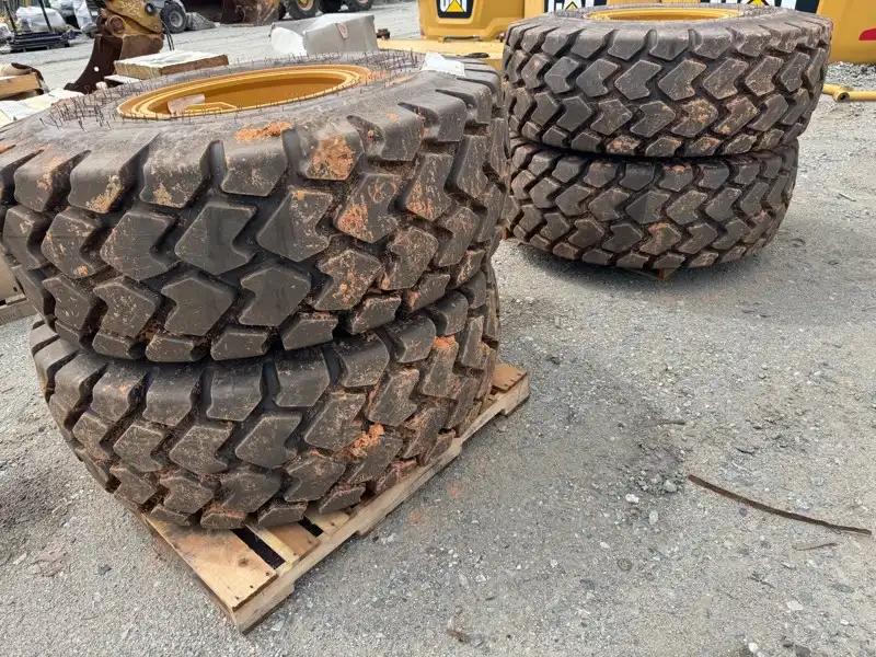 20.5X25 Titan Tires image 3