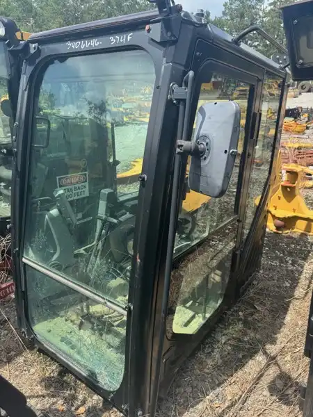 374F Cab image 4