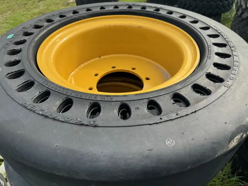 Rim/Tire Solid image 5