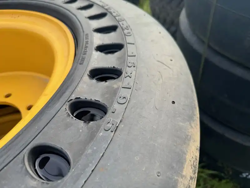 Rim/Tire Solid image 6