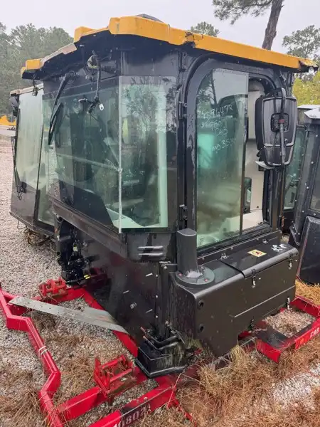 950M Cab image 3