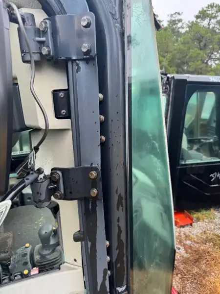 950M Cab image 7