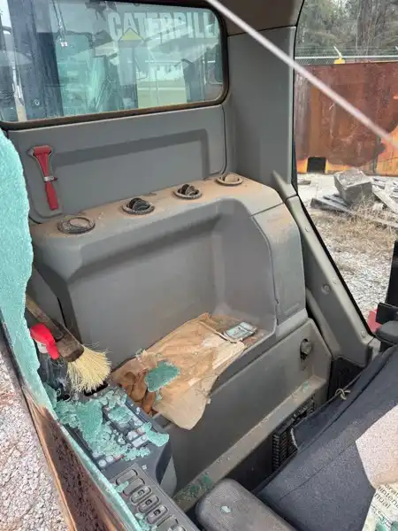 349E Cab image 5