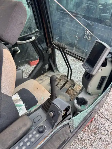 349E Cab image 7