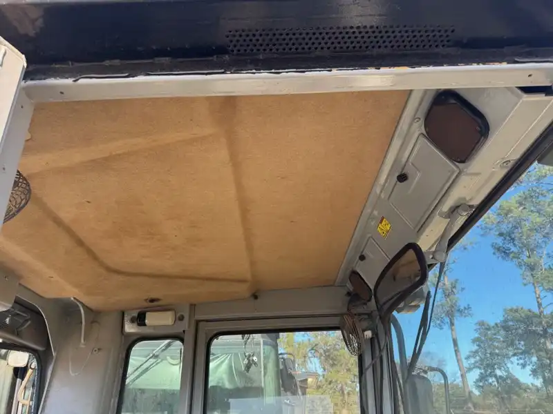 12H Cab image 5