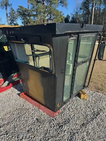 12H Cab image 9