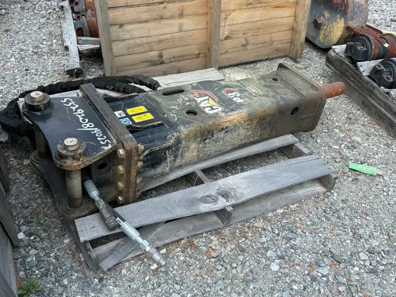 B8 Hammer image 2