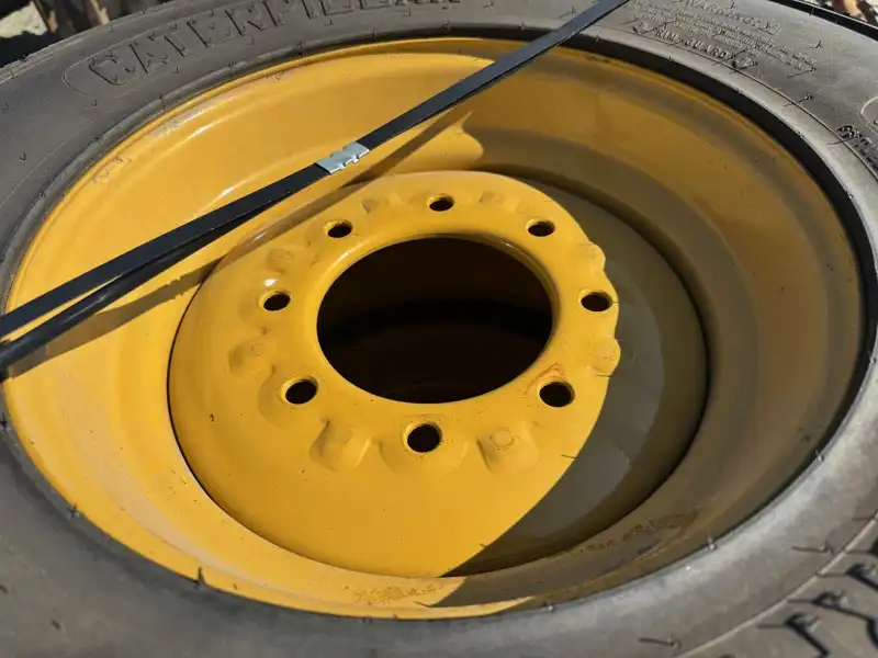 LH Tire-rim Combo image 2