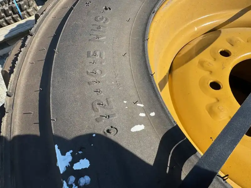 RH Tire-rim Combo image 3