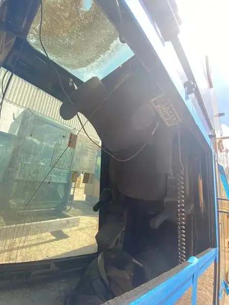 Cab And Riser image 7