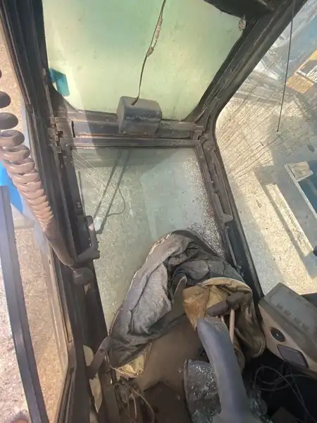Cab And Riser image 9