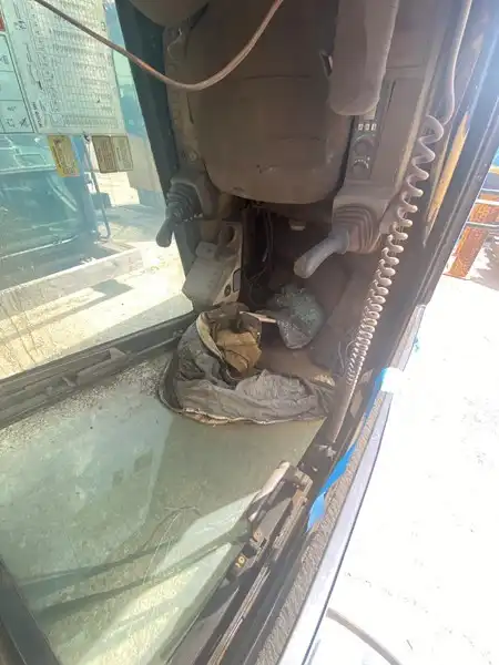 Cab And Riser image 11