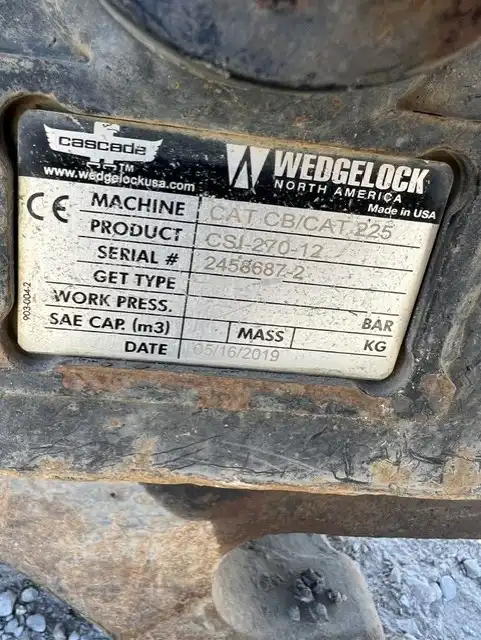 Excavator Quick Couper: Fits CAT CB Link, Picks Up CAT 225 Buckets. image 5