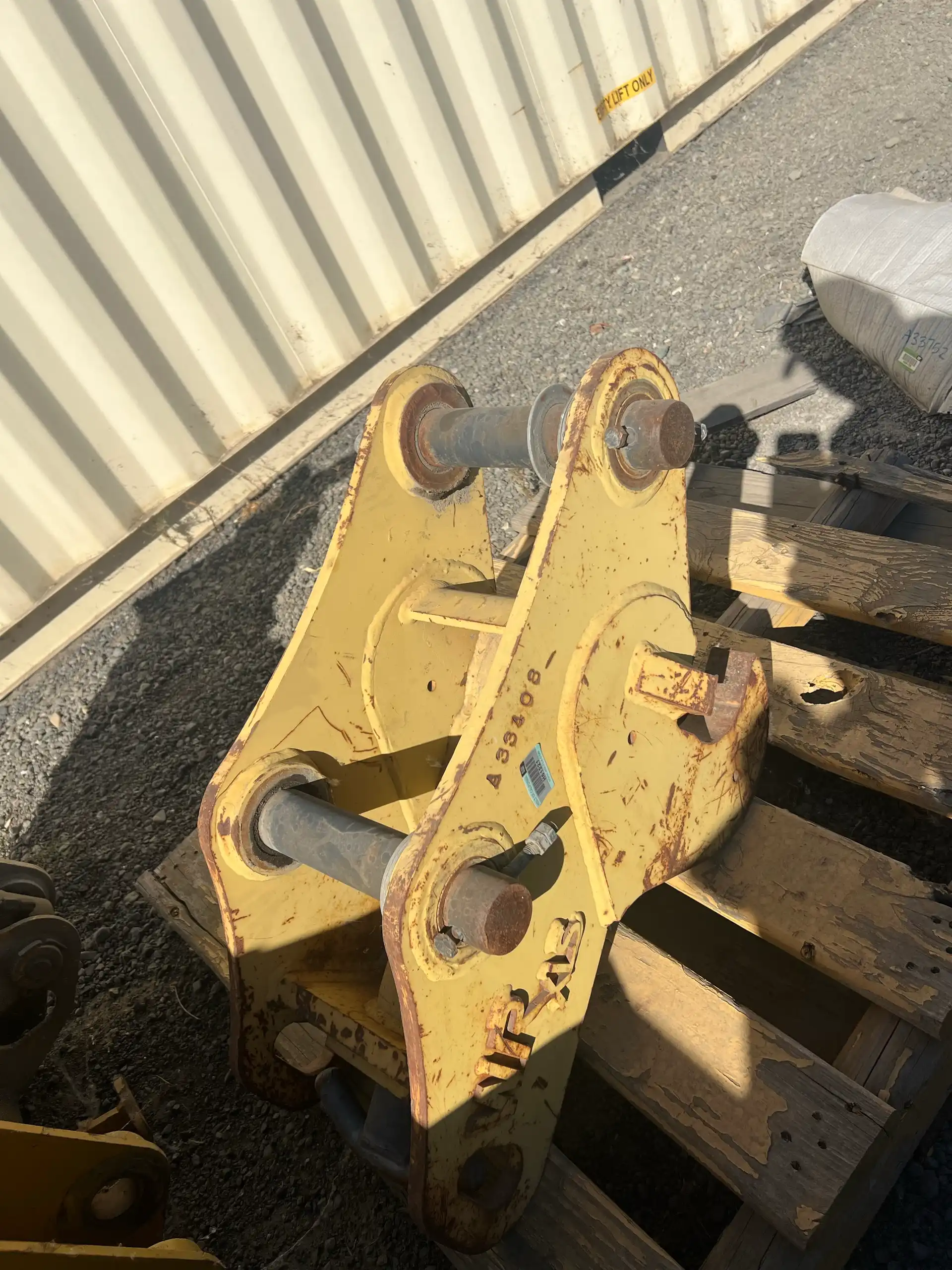 WainRoy Style Quick Coupler. Fits CAT 450 Backhoe Loaders image 3