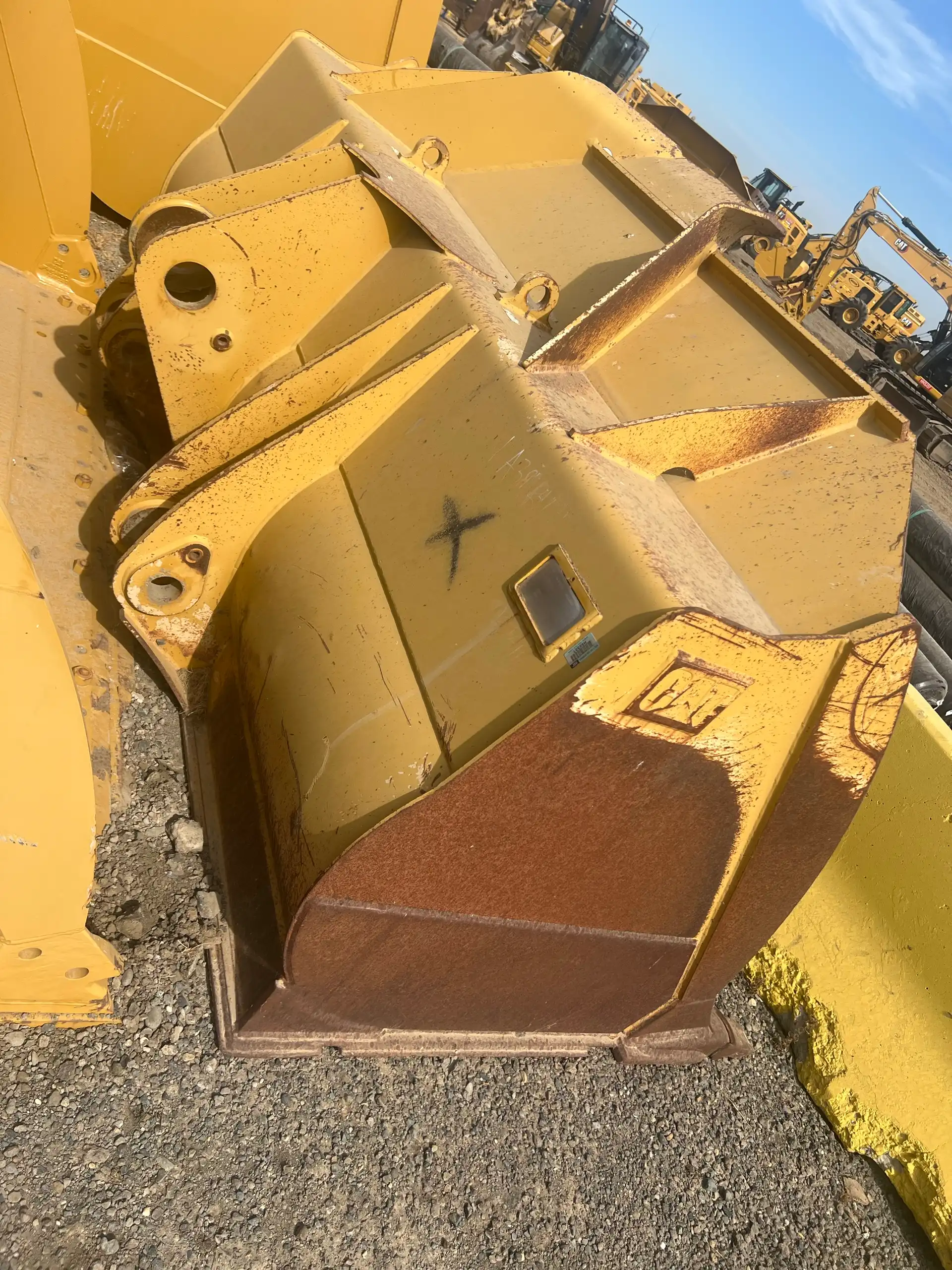 CAT Material Handling Bucket with Teeth image 5