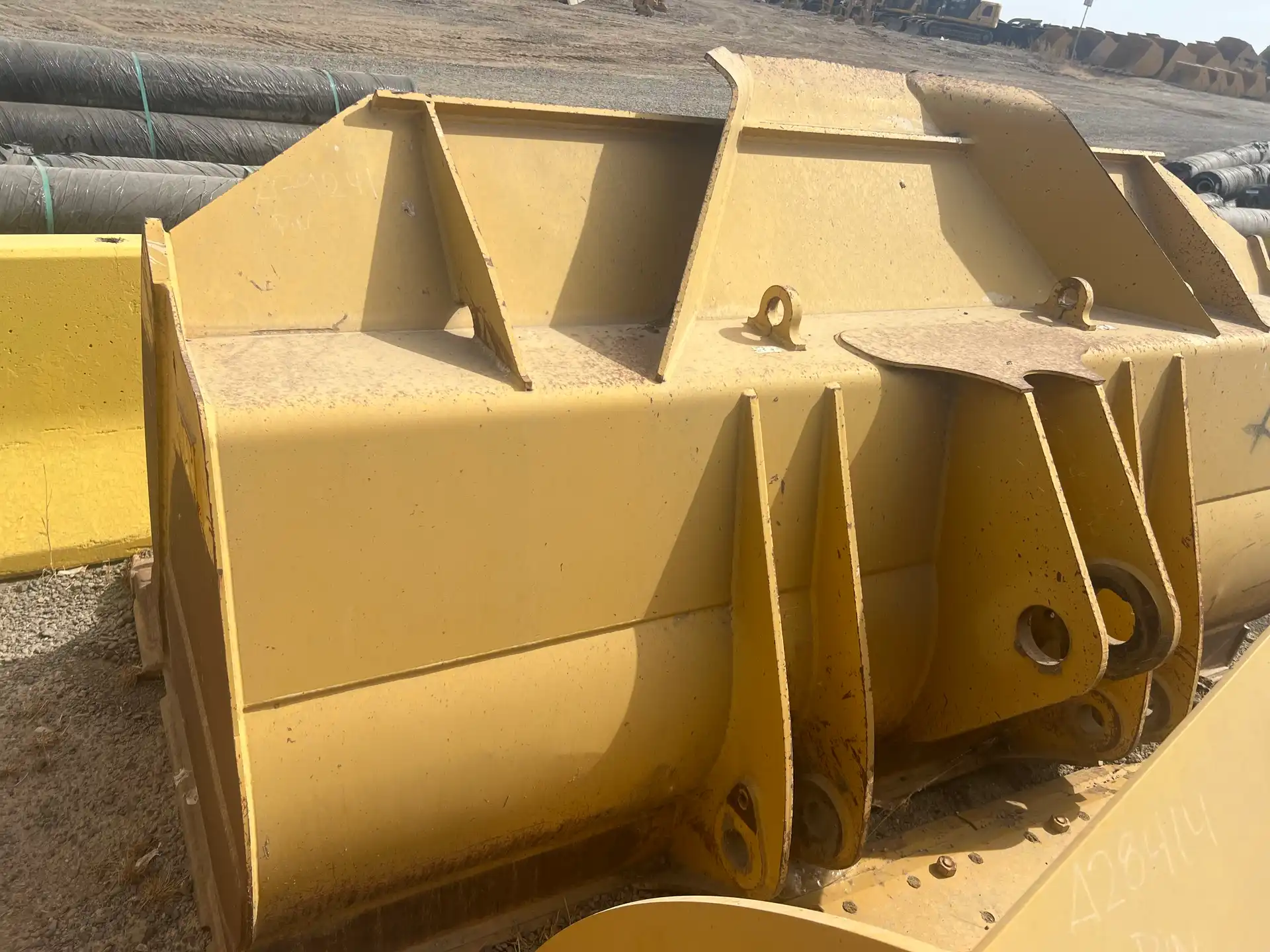 CAT Material Handling Bucket with Teeth image 6