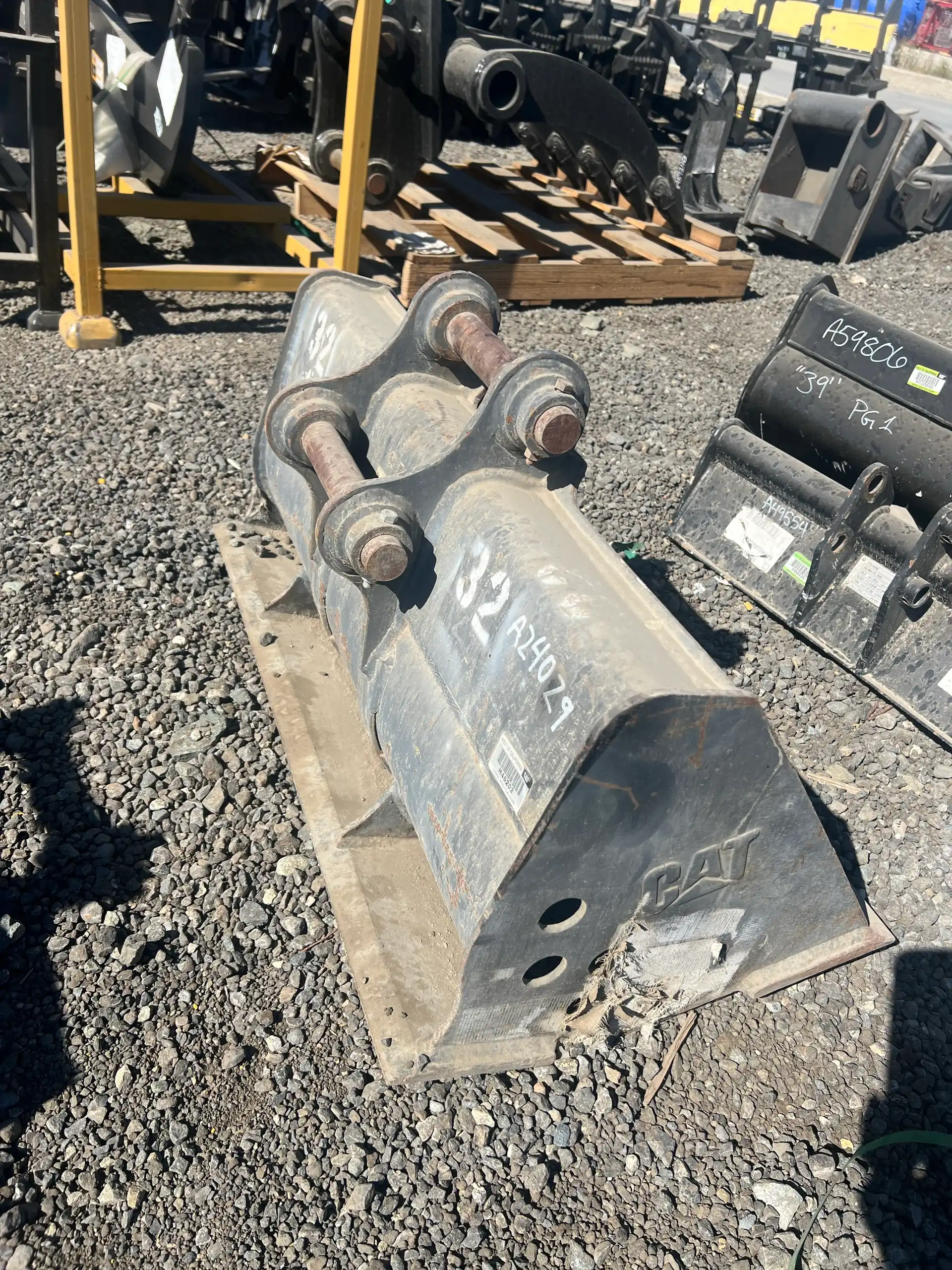 CAT 32" Ditch Cleaning Bucket. 2.8 FT3. Fits CAT 302.7 Mini Excavators. image 3