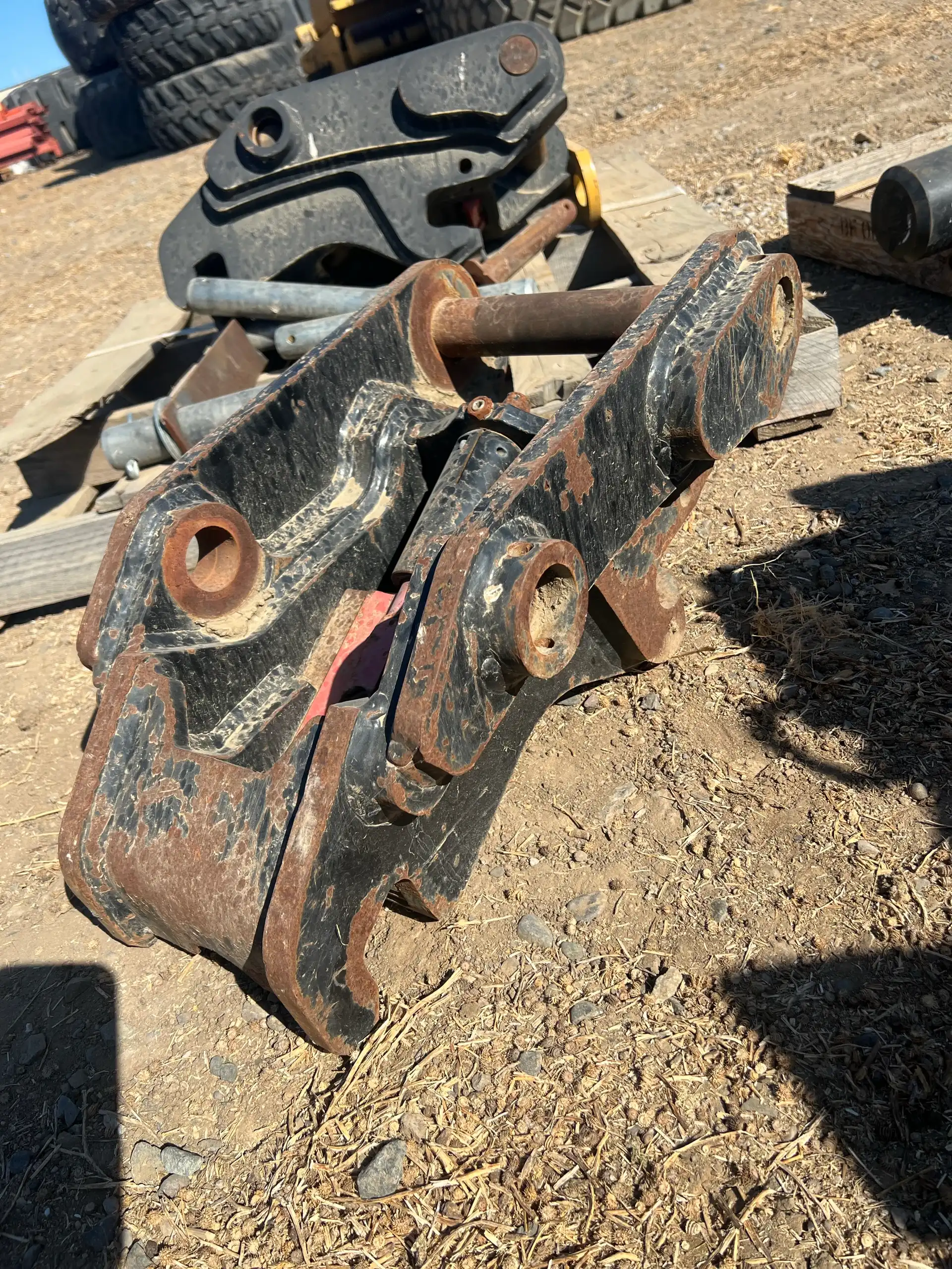 CAT 416, 420, 426, 430 Manual CAT Quick Coupler. image 2