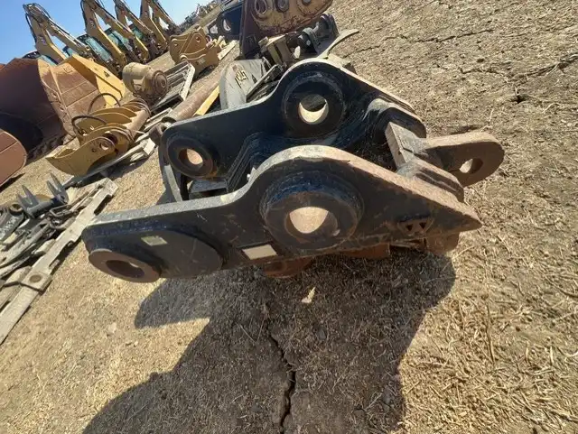 Excavator Quick Couper: Fits CAT CB Link, Picks Up CAT 225 Buckets image 3