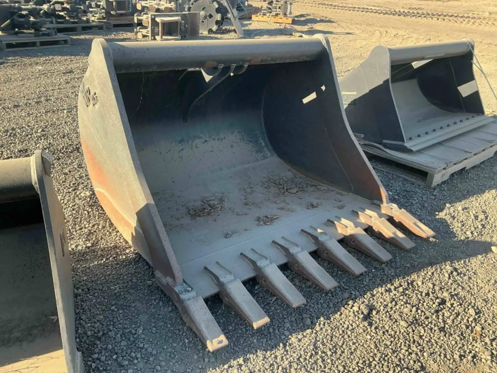 WR (Wain Roy) Style 48" Dig Bucket. Uses CAT Teeth. image 2