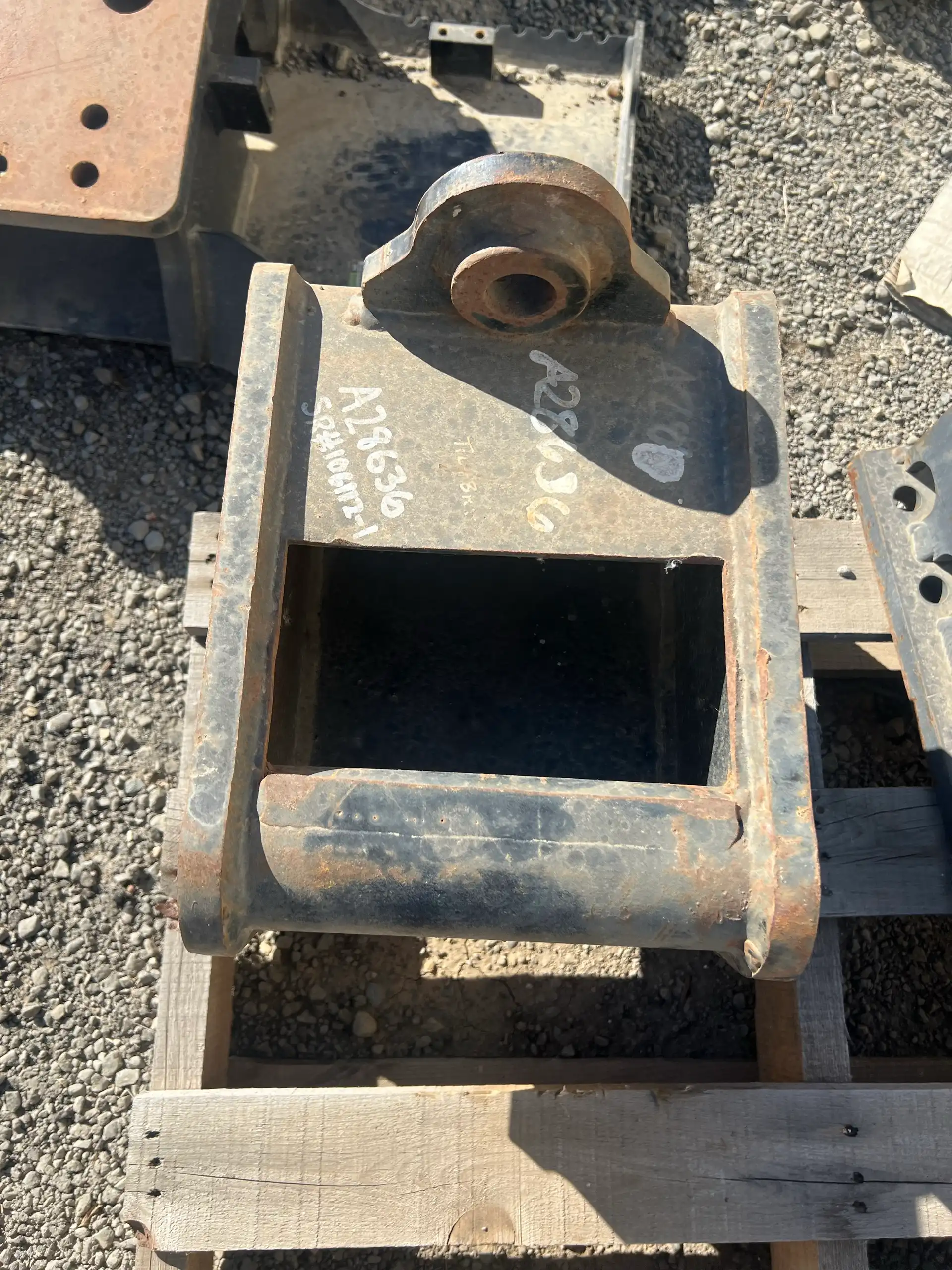 Tag Adaptor: WainRoy Style "Top" to "Pin On"  CAT Breaker/Hammer image 7