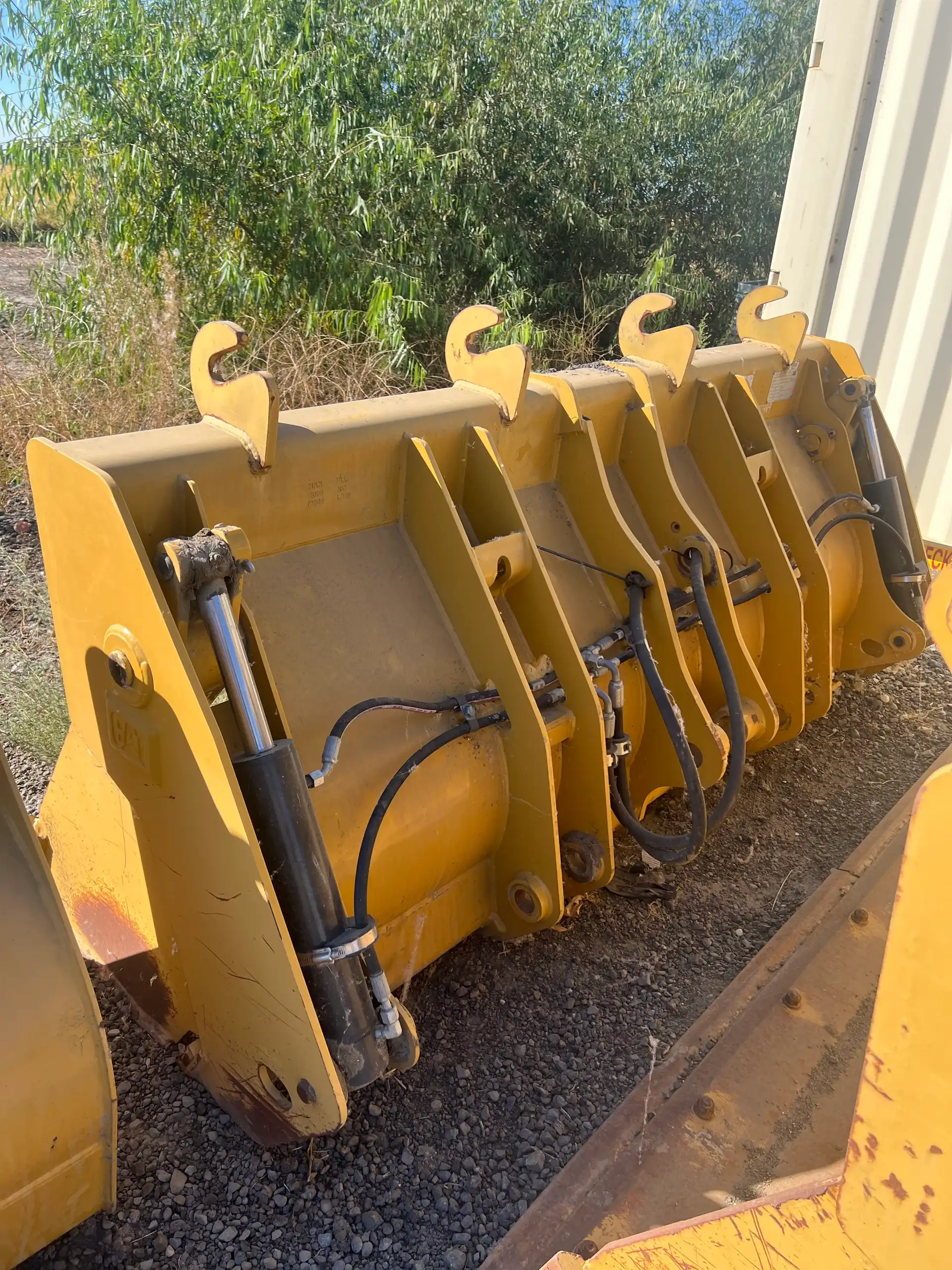 CAT 416F, 420F, 430F, Front Backhoe Loader Multipurpose Bucket. image 3